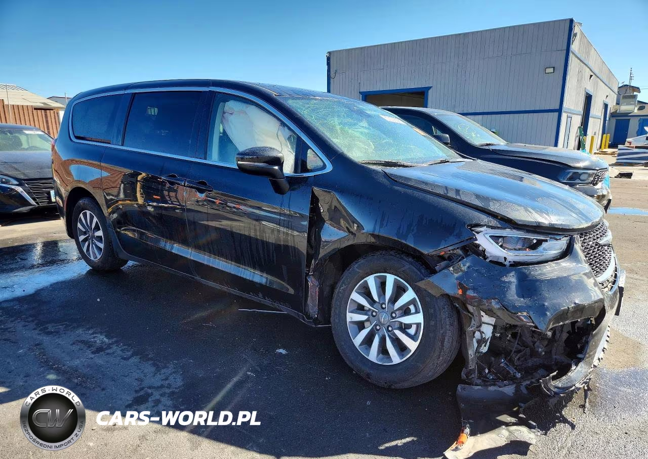 2023 Chrysler Pacifica Hybrid Touring L VIN:2C4RC1L74PR632562 - 4