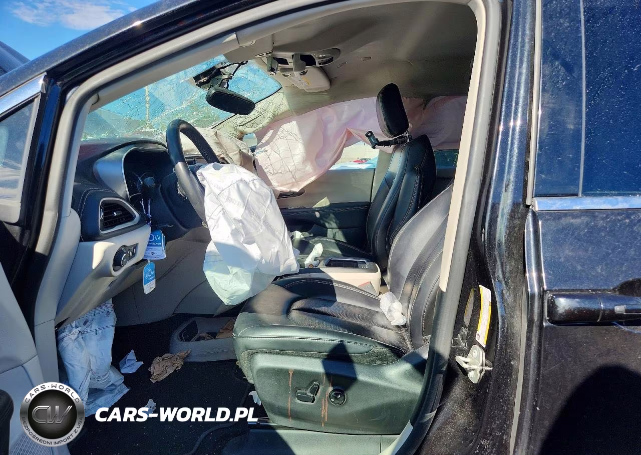 2023 Chrysler Pacifica Hybrid Touring L VIN:2C4RC1L74PR632562 - 7