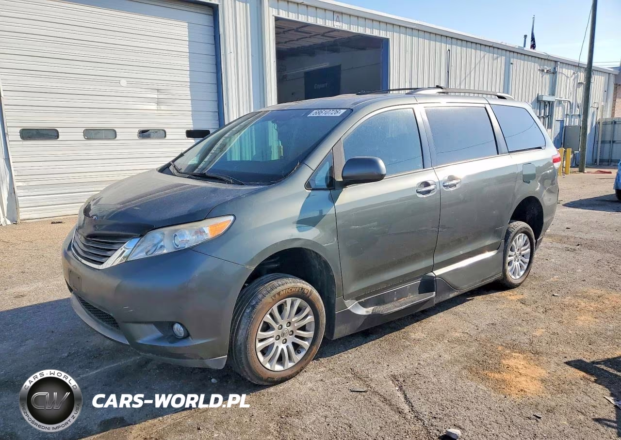2013 Toyota Sienna Xle 8-Passenger