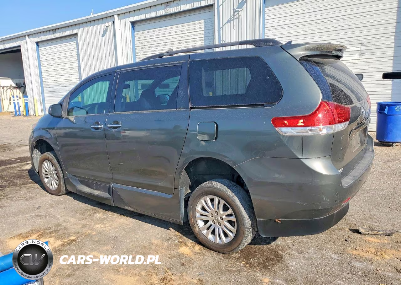 2013 Toyota Sienna Xle 8-Passenger VIN:5TDYK3DC2DS379900 - 2