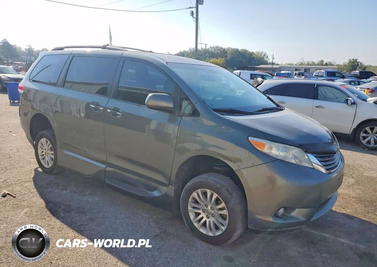 2013 Toyota Sienna Xle 8-Passenger VIN:5TDYK3DC2DS379900 - 4