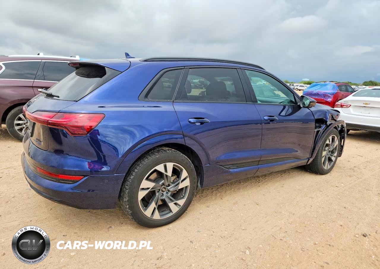 2022 Audi E-Tron Premium VIN:WA1AAAGE0NB034681 - 3