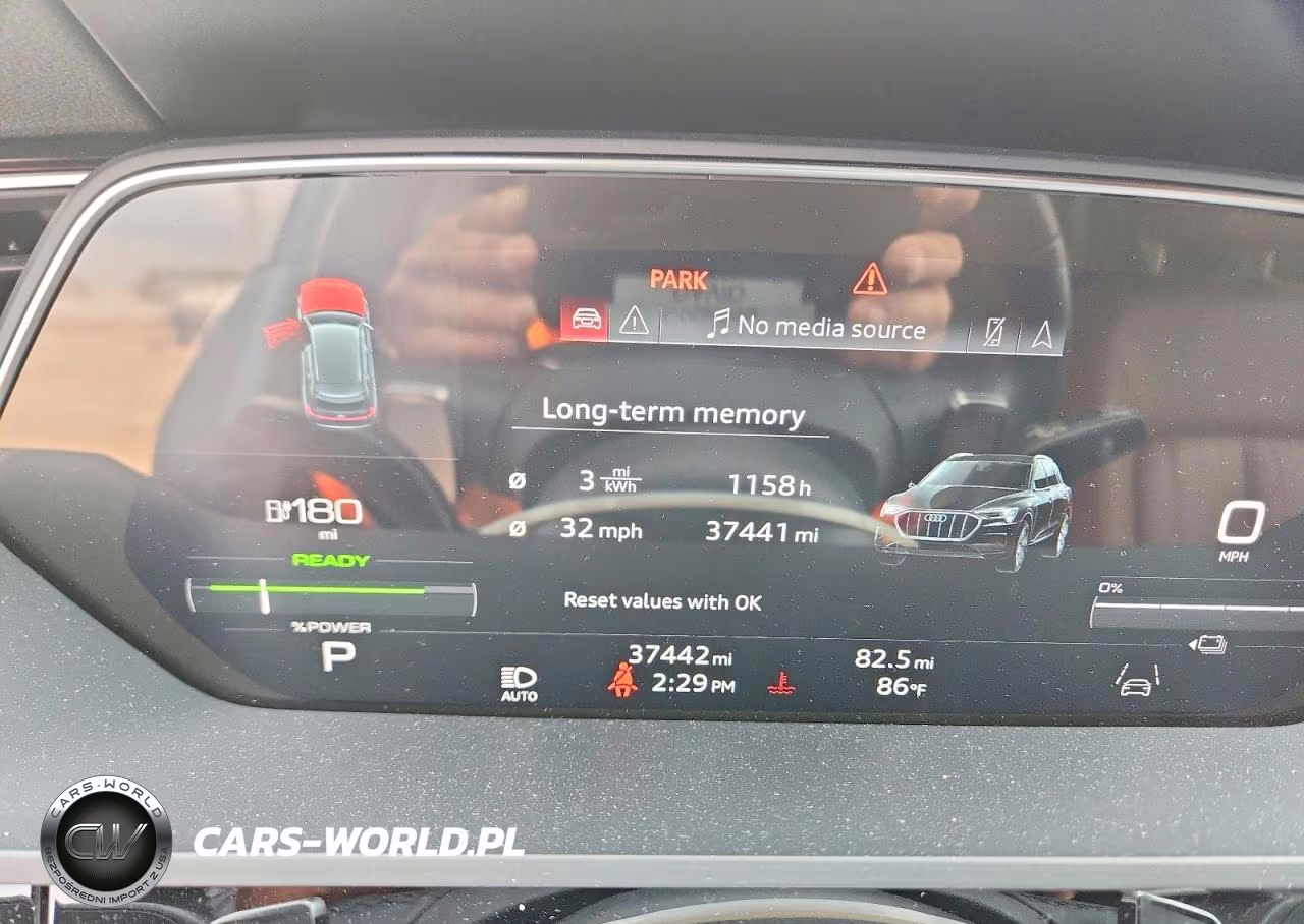 2022 Audi E-Tron Premium VIN:WA1AAAGE0NB034681 - 9
