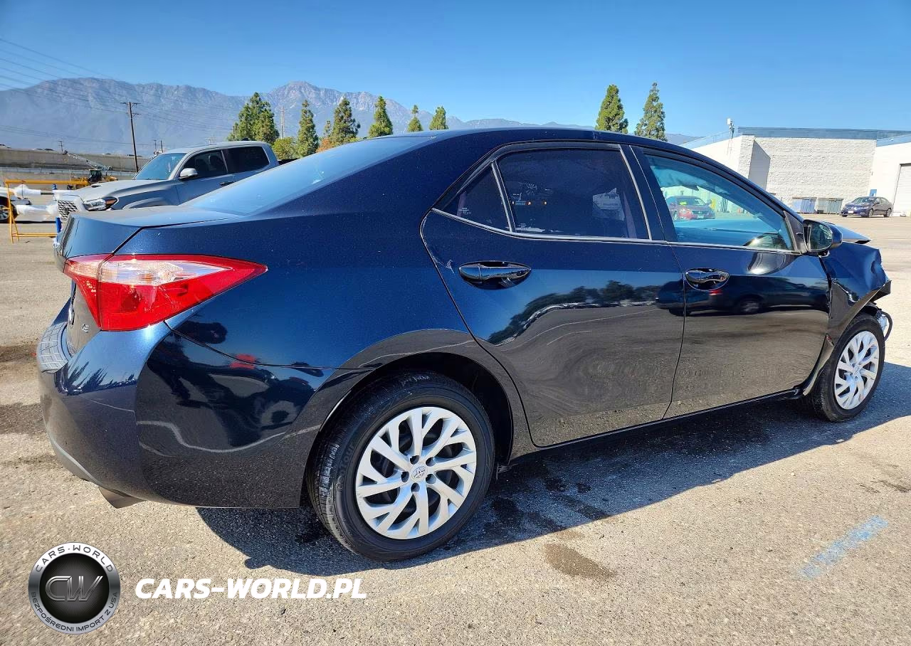 2018 Toyota Corolla Le VIN:5YFBURHE0JP769297 - 3