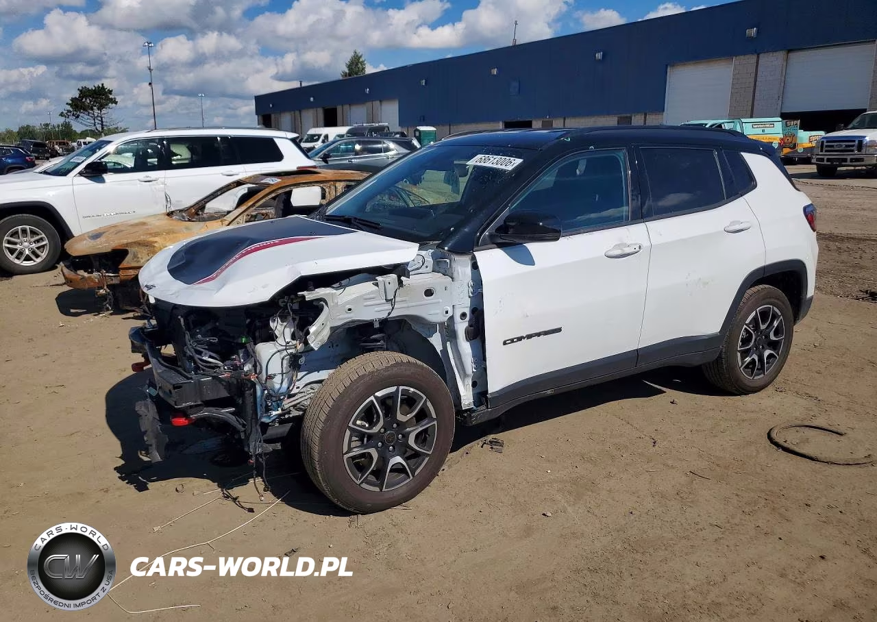 2025 Jeep Compass Trailhawk VIN:3C4NJDDN2ST523641 - 1