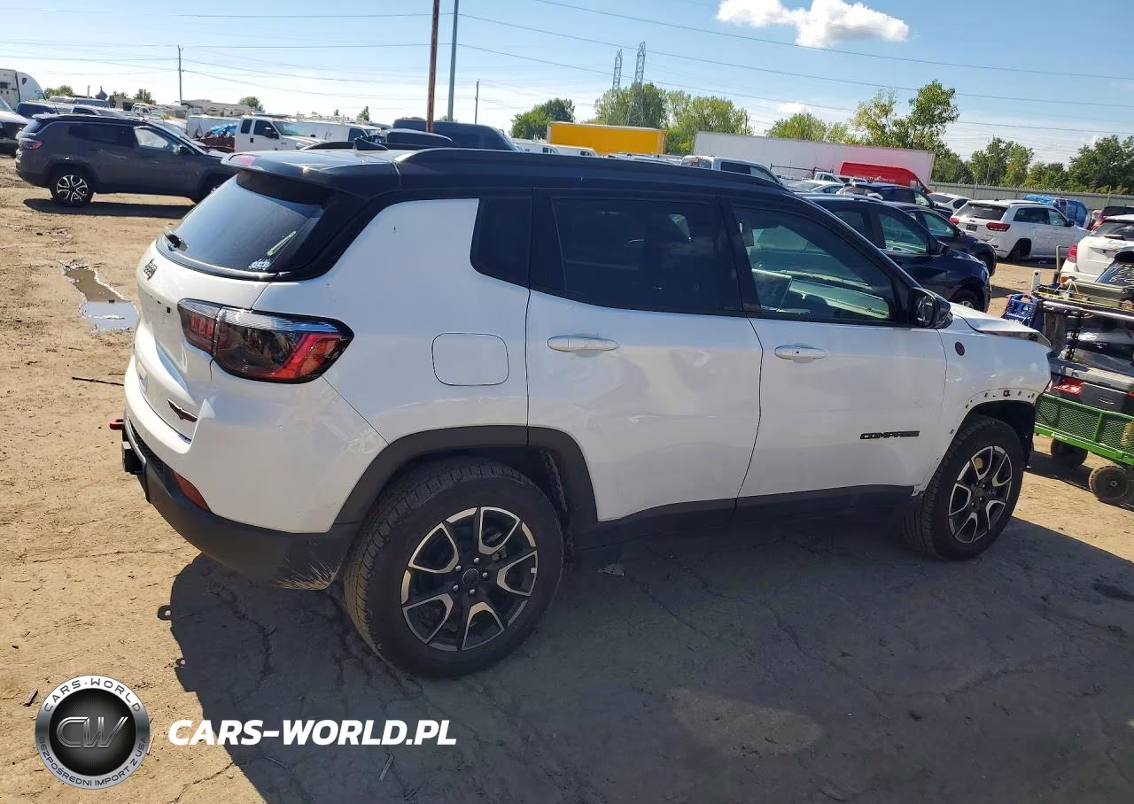 2025 Jeep Compass Trailhawk VIN:3C4NJDDN2ST523641 - 3