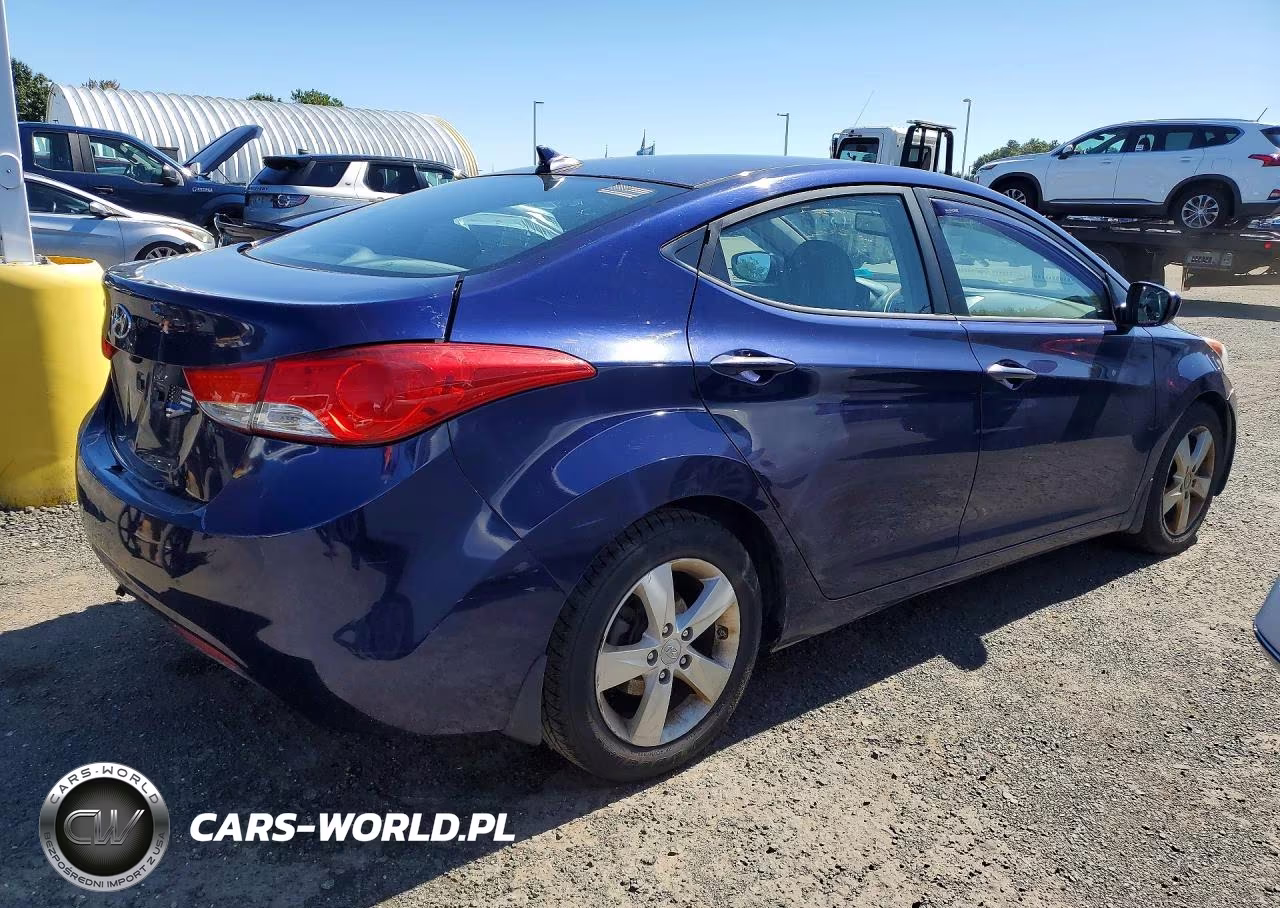 2013 Hyundai Elantra Gls VIN:5NPDH4AE8DH226386 - 3