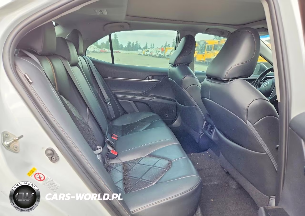 2018 Toyota Camry Xle VIN:4T1B11HK8JU057814 - 10
