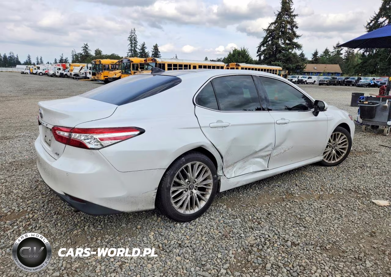 2018 Toyota Camry Xle VIN:4T1B11HK8JU057814 - 3