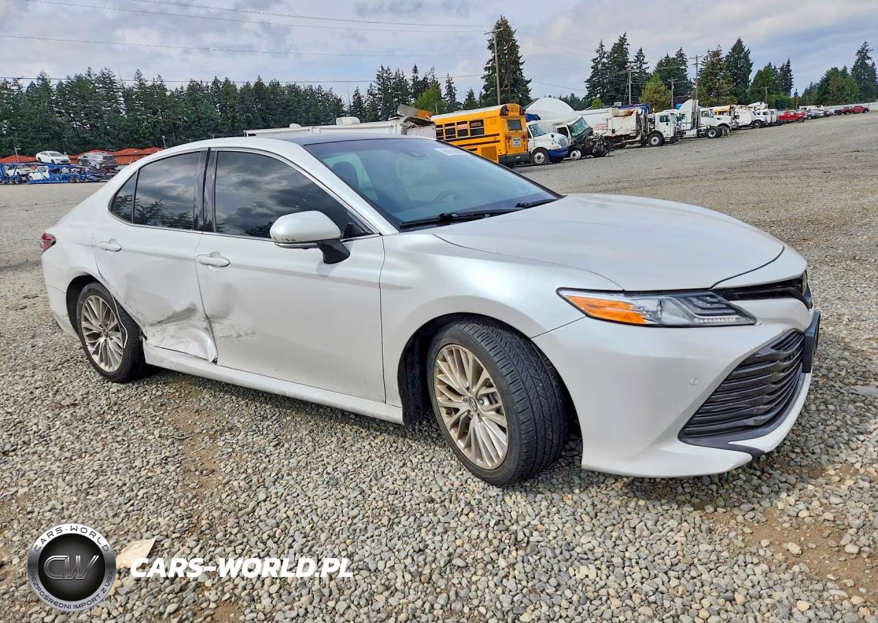 2018 Toyota Camry Xle VIN:4T1B11HK8JU057814 - 4