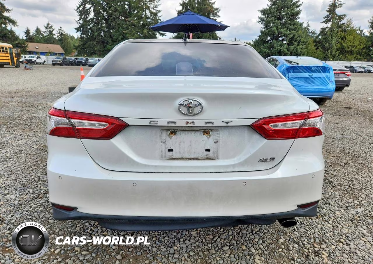 2018 Toyota Camry Xle VIN:4T1B11HK8JU057814 - 6
