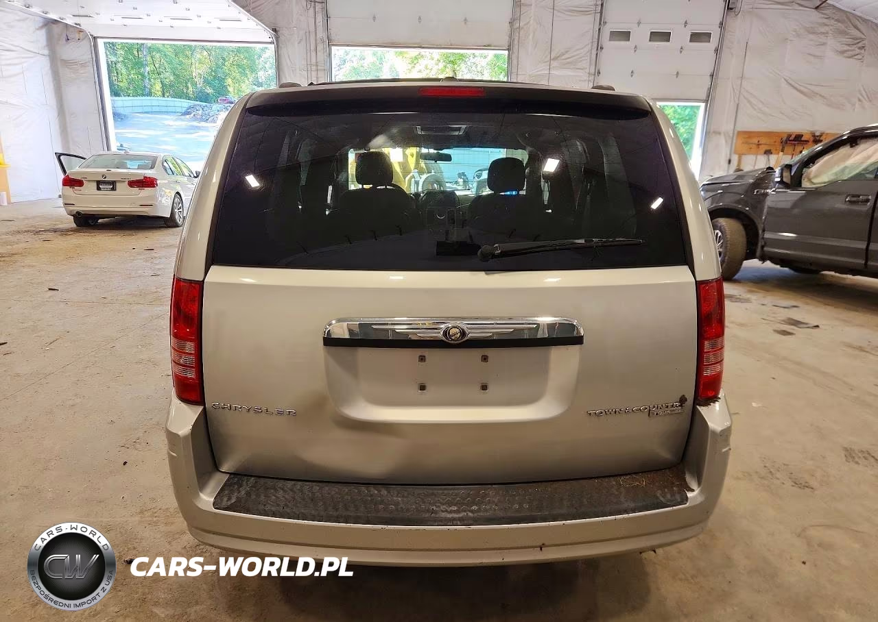 2010 Chrysler Town & Country Touring VIN:2A4RR5D16AR375955 - 6