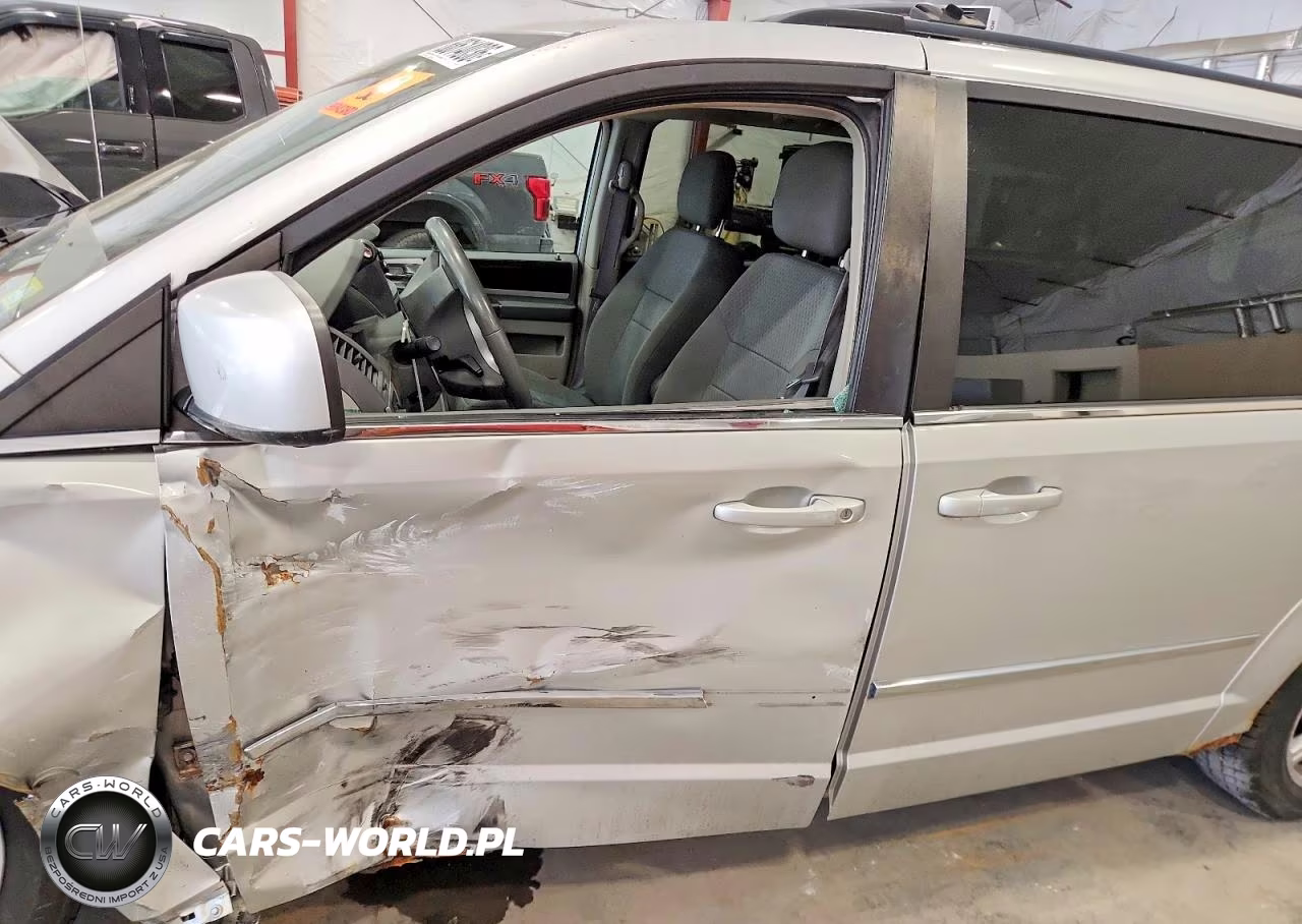 2010 Chrysler Town & Country Touring VIN:2A4RR5D16AR375955 - 7