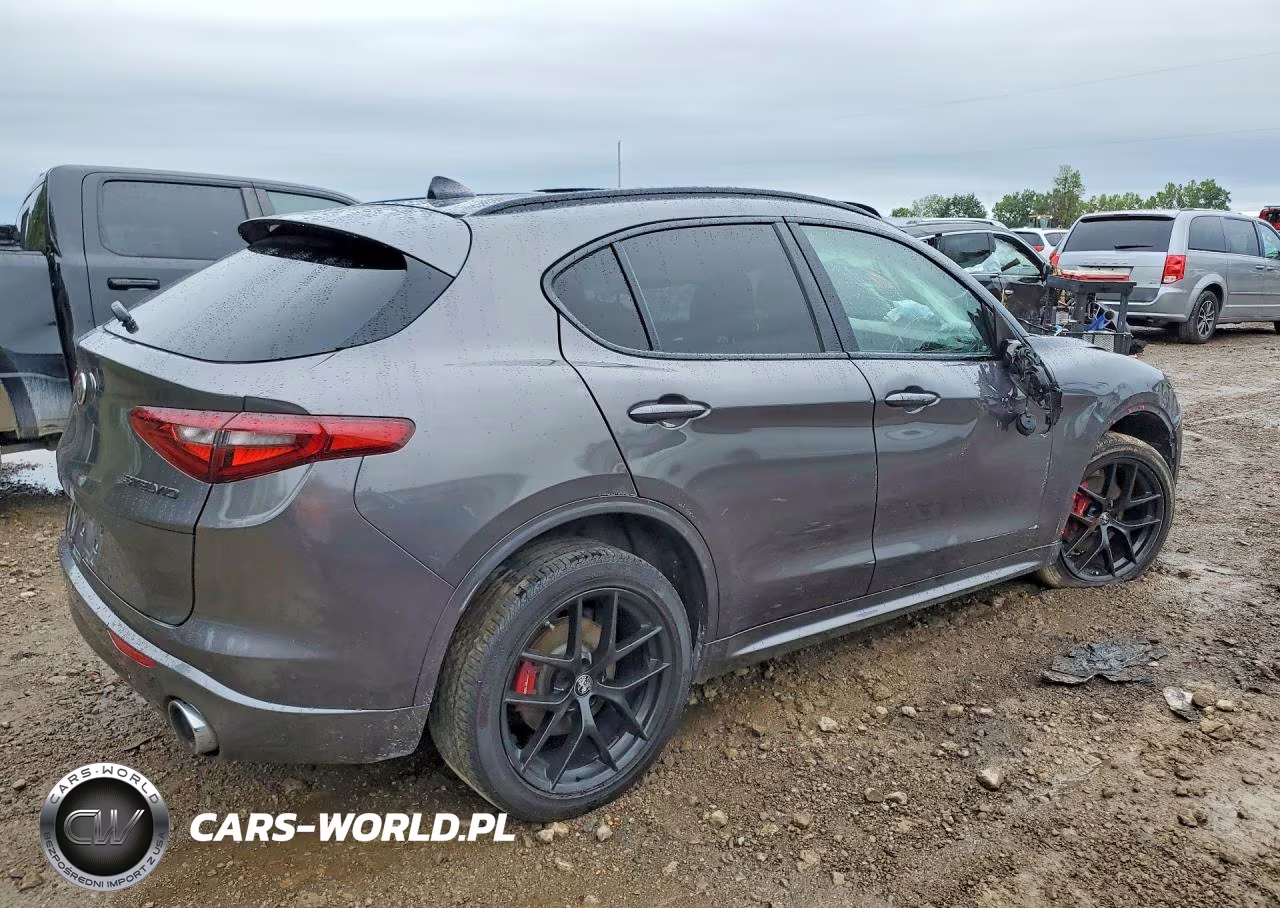 2021 Alfa Romeo Stelvio Ti VIN:ZASPAKBN6M7D15650 - 3