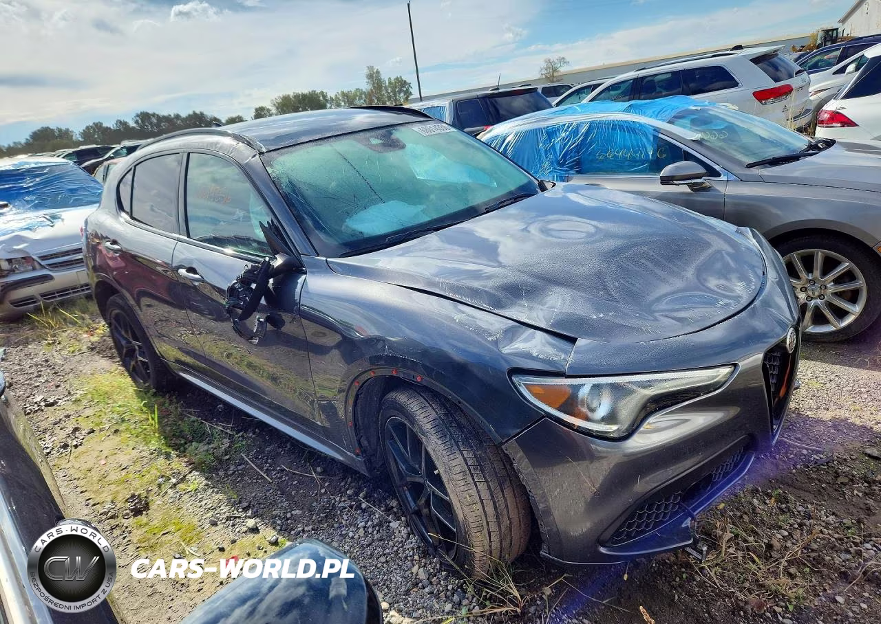 2021 Alfa Romeo Stelvio Ti VIN:ZASPAKBN6M7D15650 - 4