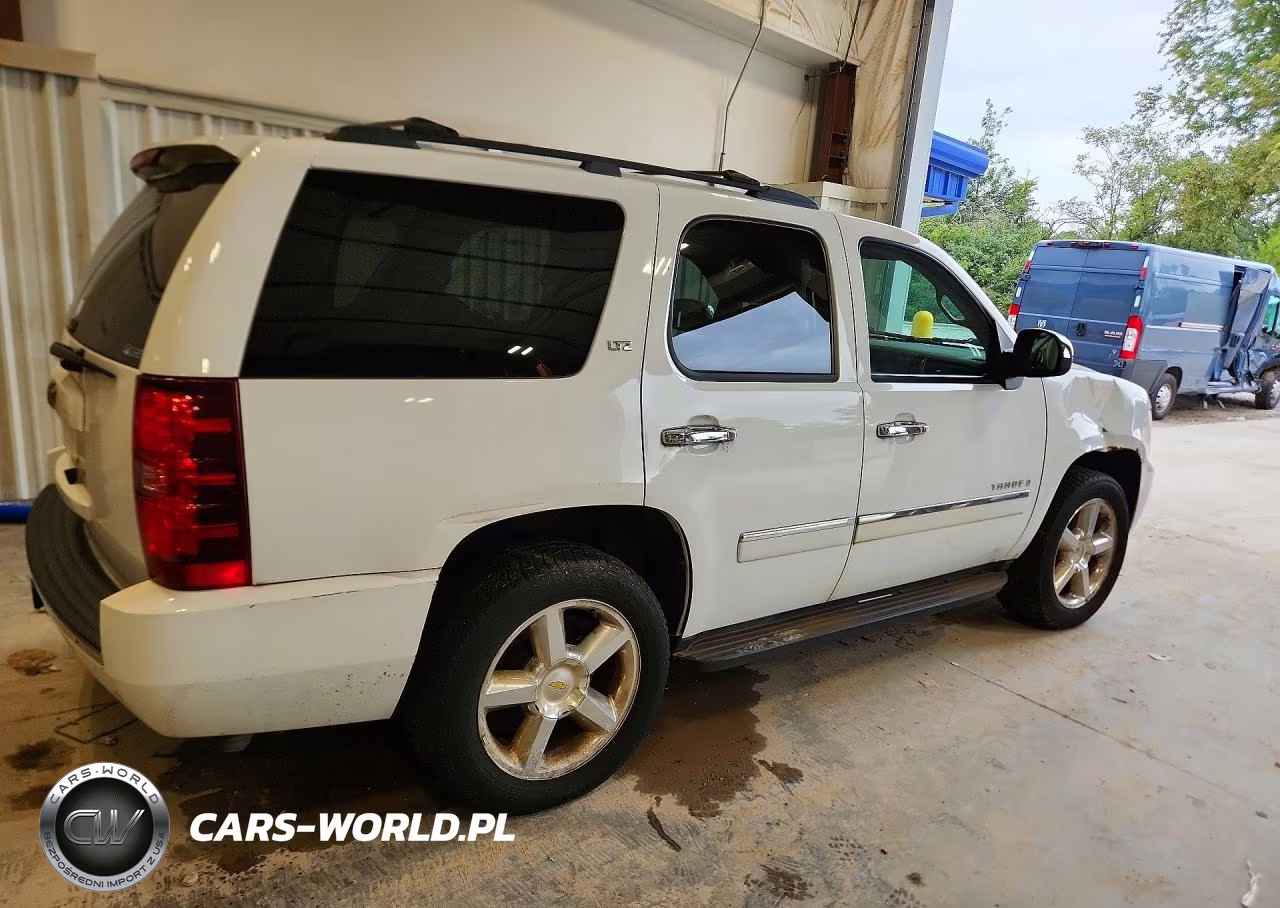 2009 Chevrolet Tahoe C1500 Ltz VIN:1GNFC33J99R137980 - 3