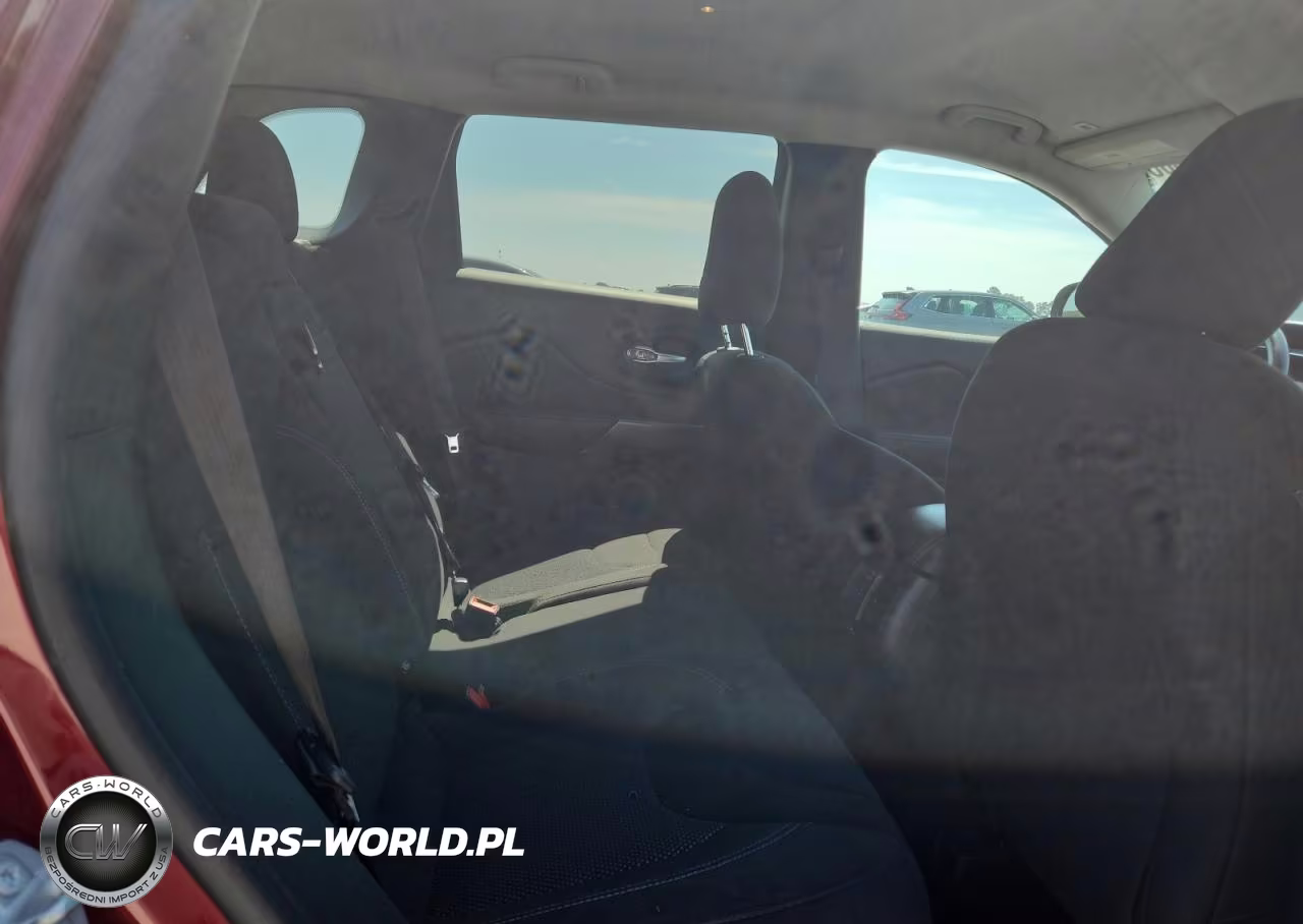 2019 Jeep Cherokee Latitude VIN:1C4PJLCB9KD129165 - 10