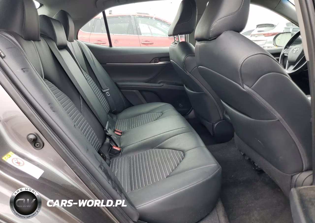 2019 Toyota Camry L VIN:4T1B11HKXKU745928 - 10