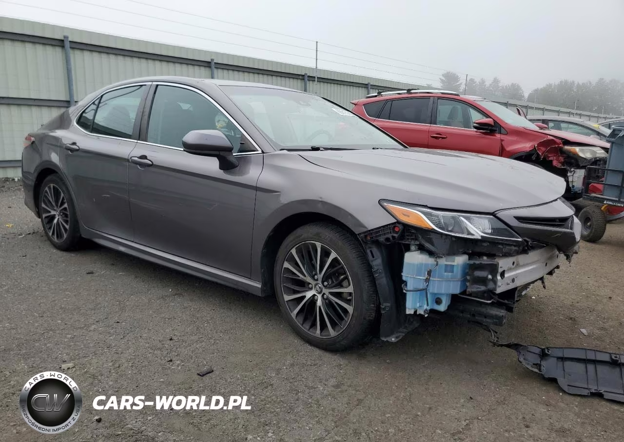 2019 Toyota Camry L VIN:4T1B11HKXKU745928 - 4