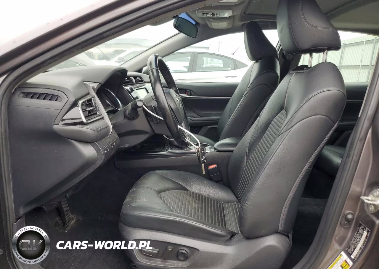 2019 Toyota Camry L VIN:4T1B11HKXKU745928 - 7
