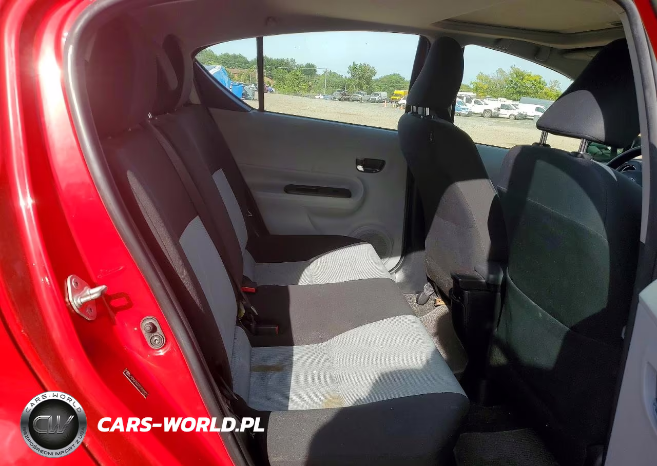 2012 Toyota Prius C Three VIN:JTDKDTB37C1022937 - 10