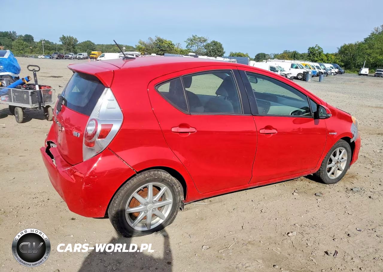 2012 Toyota Prius C Three VIN:JTDKDTB37C1022937 - 3