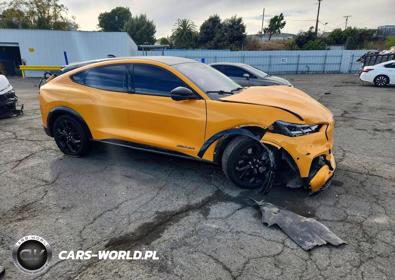 2023 Ford Mustang Mach-E Premium VIN:3FMTK3SU4PMA41159 - 4