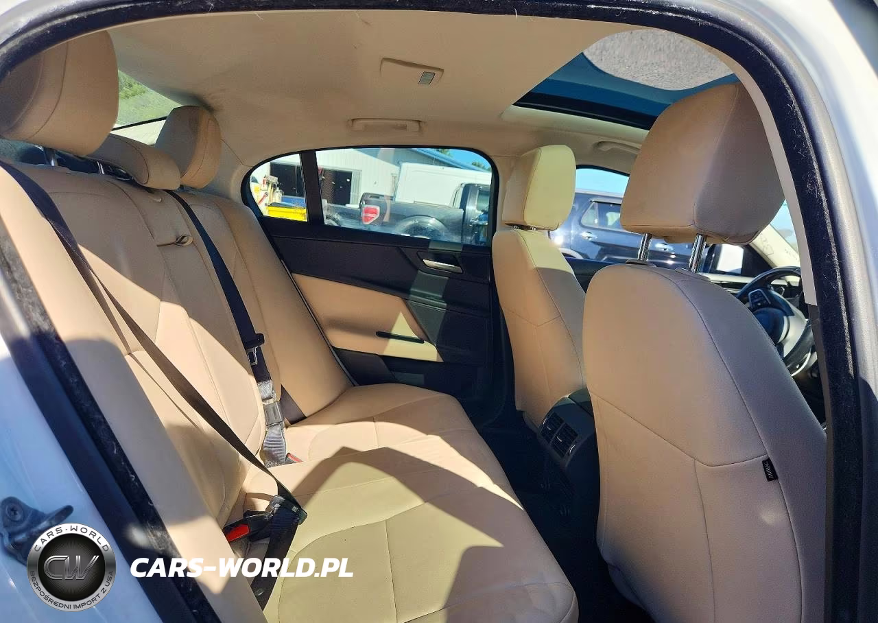 2017 Jaguar Xe Premium VIN:SAJAJ4BVXHA958474 - 10