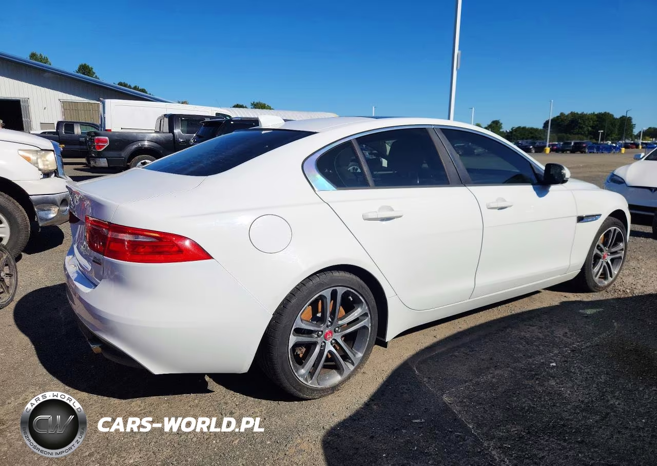 2017 Jaguar Xe Premium VIN:SAJAJ4BVXHA958474 - 3