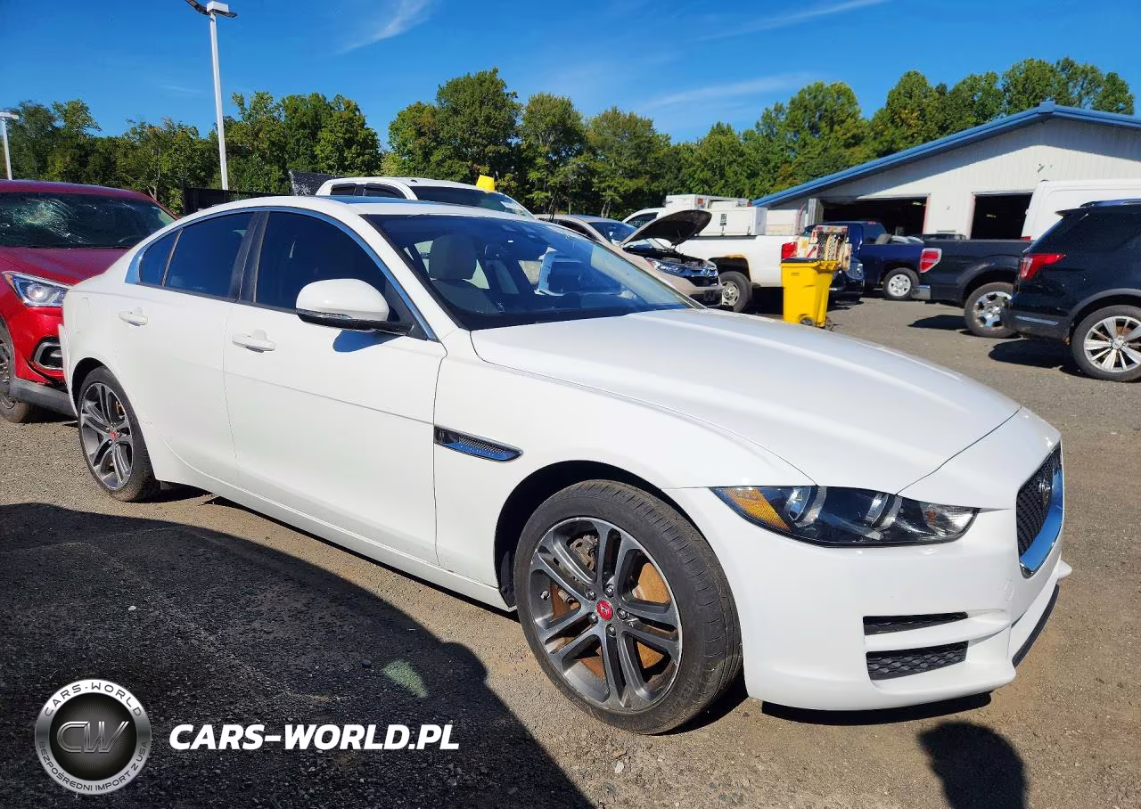 2017 Jaguar Xe Premium VIN:SAJAJ4BVXHA958474 - 4
