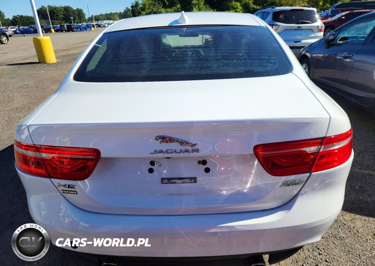 2017 Jaguar Xe Premium VIN:SAJAJ4BVXHA958474 - 6