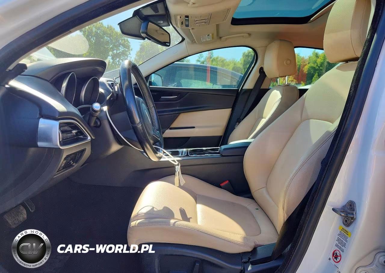 2017 Jaguar Xe Premium VIN:SAJAJ4BVXHA958474 - 7