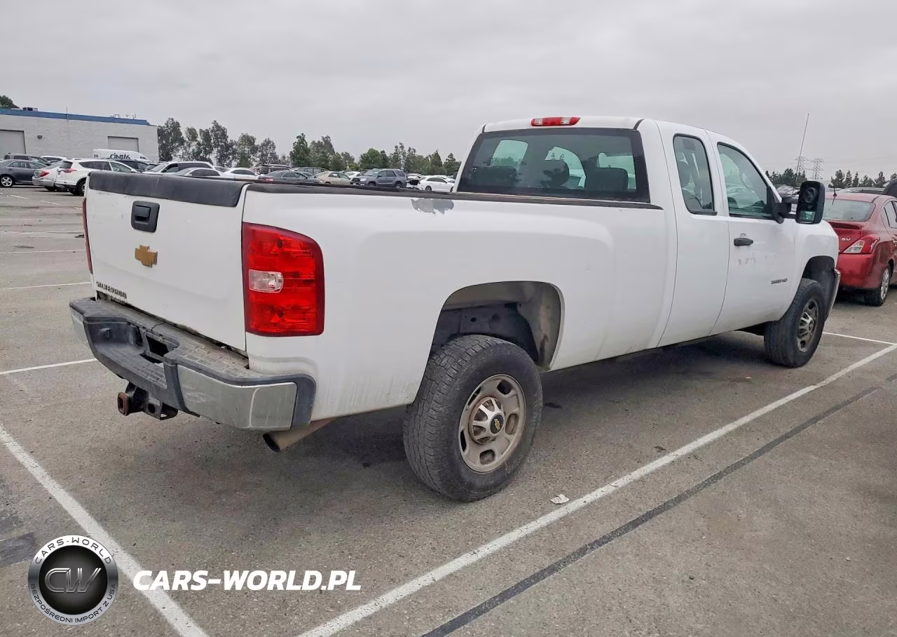 2013 Chevrolet Silverado C2500 Heavy Duty VIN:1GC2CVCG0DZ256646 - 3