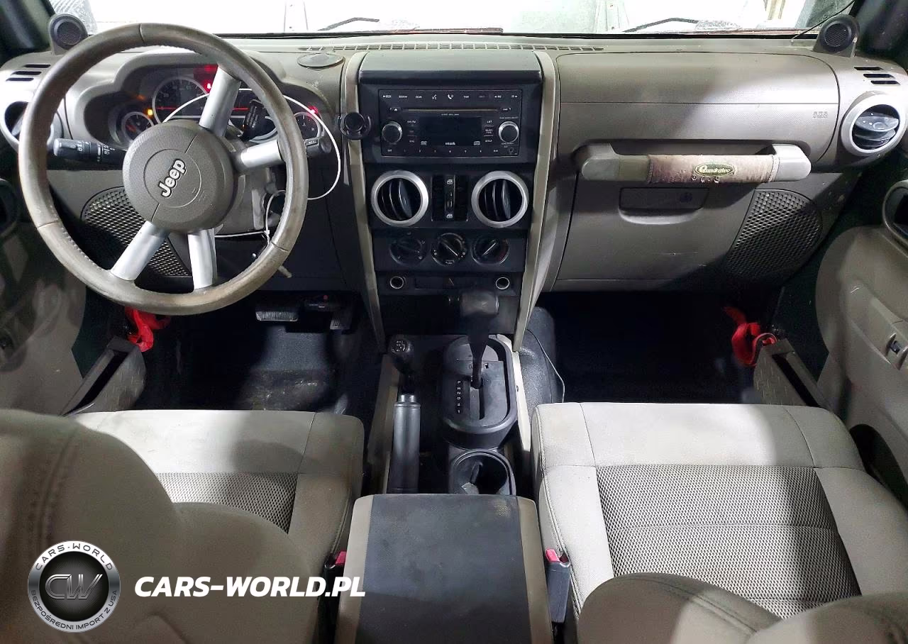 2008 Jeep Wrangler Unlimited Sahara VIN:1J8GA59168L512496 - 8