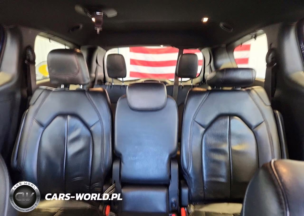2019 Chrysler Pacifica Touring L VIN:2C4RC1BG5KR749058 - 10