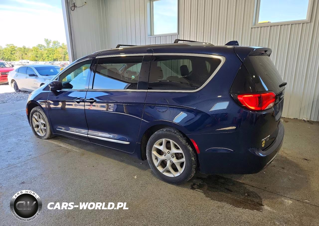 2019 Chrysler Pacifica Touring L VIN:2C4RC1BG5KR749058 - 2