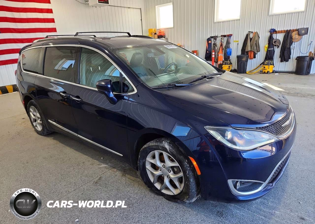 2019 Chrysler Pacifica Touring L VIN:2C4RC1BG5KR749058 - 4