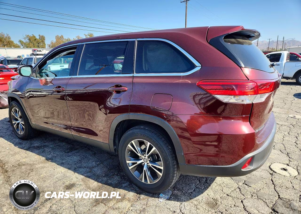2019 Toyota Highlander Le VIN:5TDZARFH9KS055004 - 2