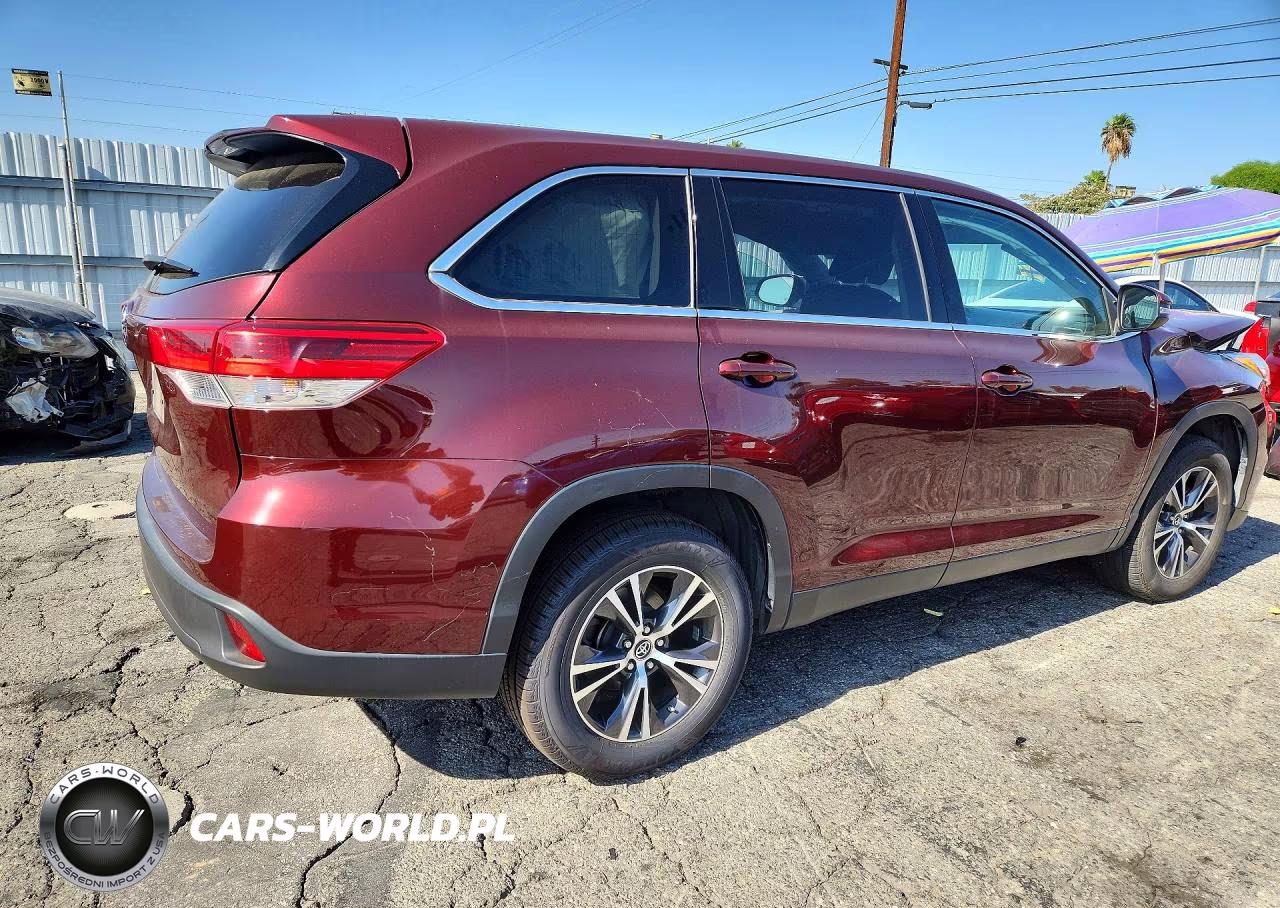 2019 Toyota Highlander Le VIN:5TDZARFH9KS055004 - 3