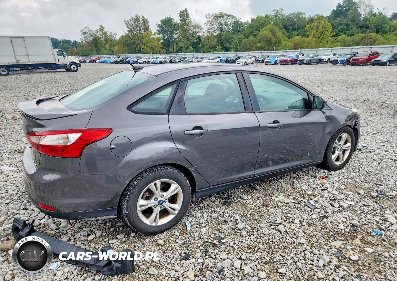 2012 Ford Focus Se VIN:1FAHP3F22CL447656 - 3