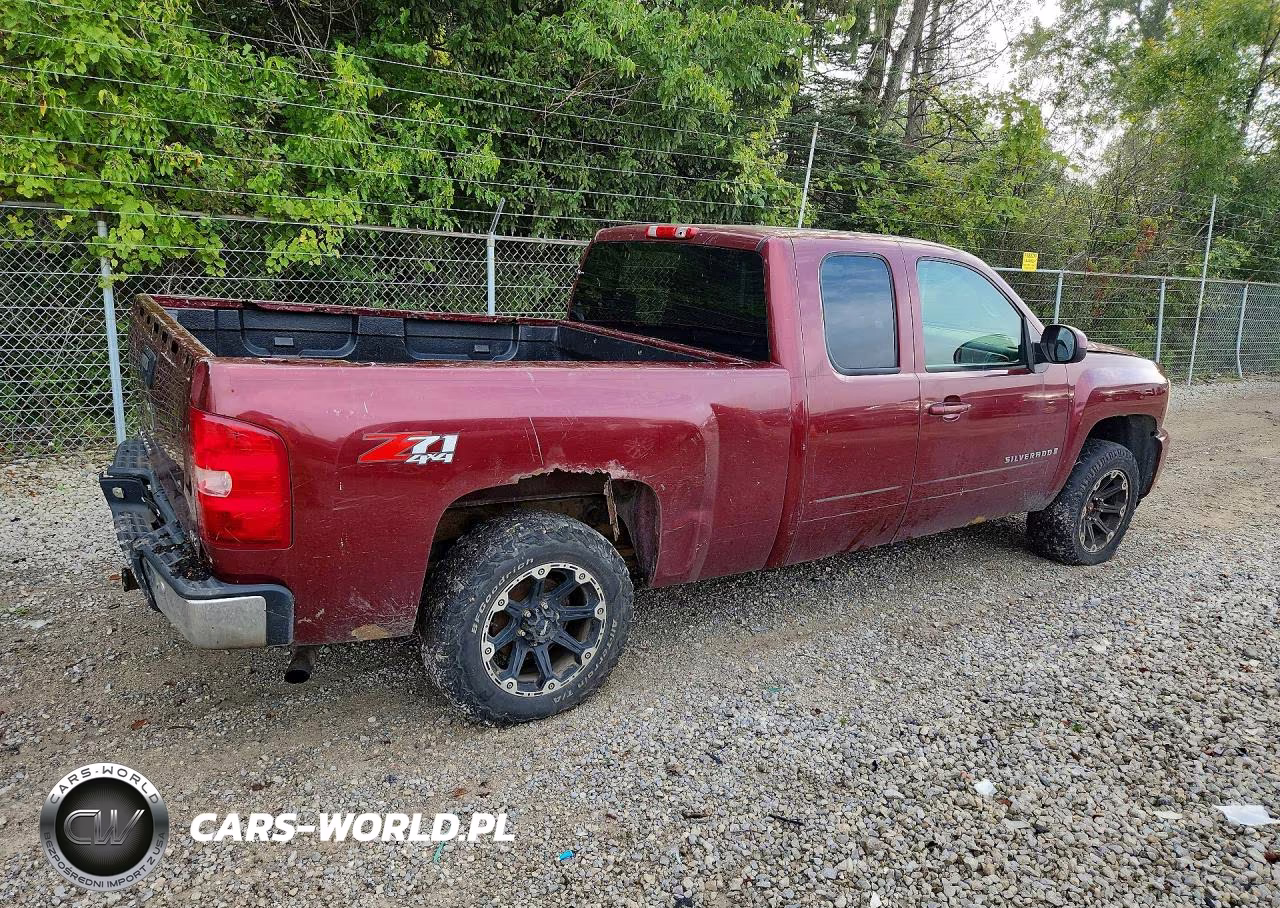 2008 Chevrolet Silverado K1500 VIN:2GCEK190081192612 - 3