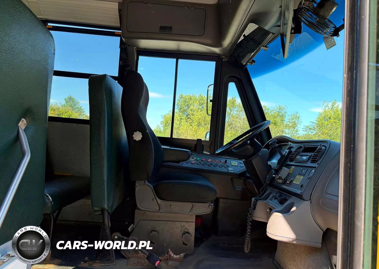 2015 Freightliner Chassis B2B VIN:4UZABRDU9FCFW9497 - 5