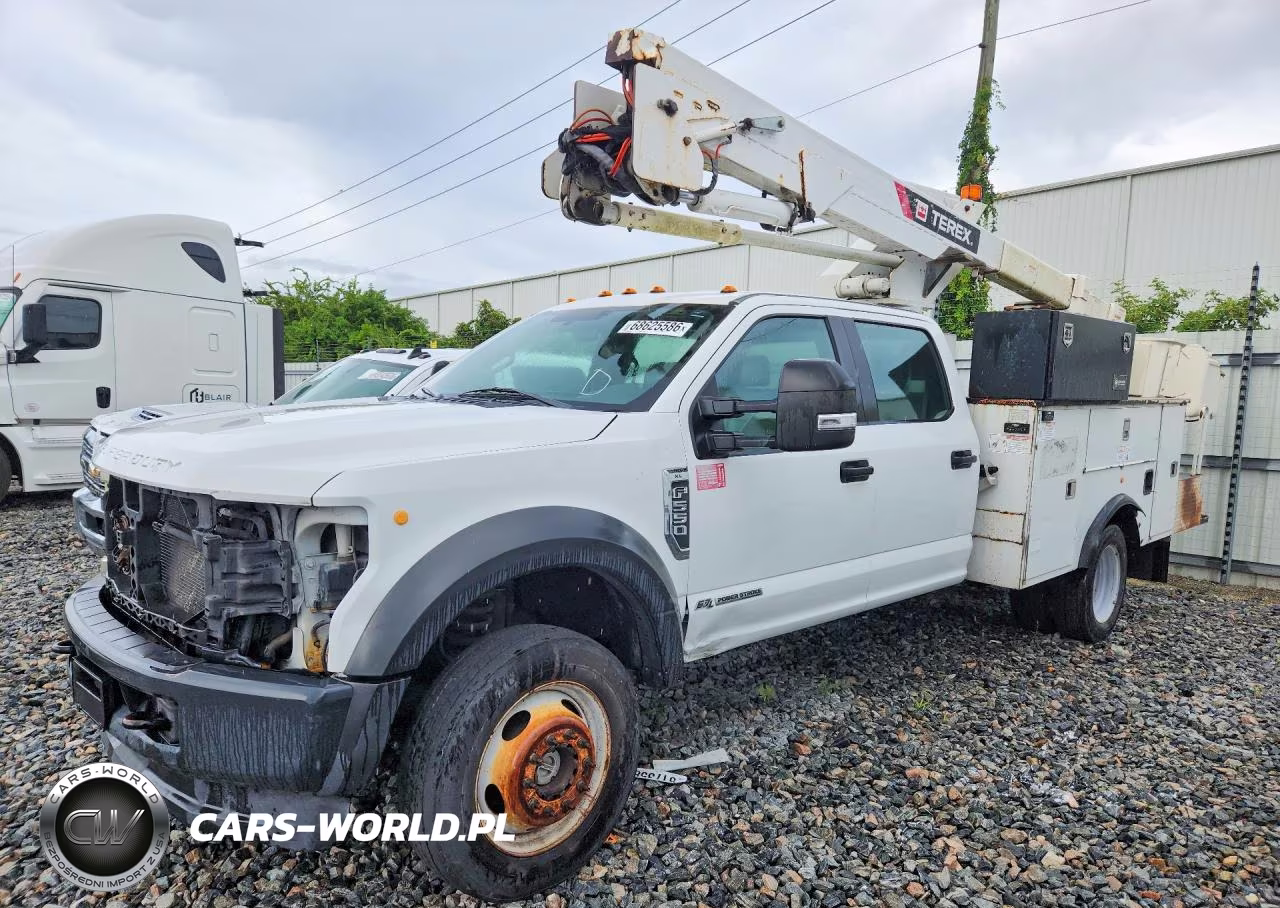 2017 Ford F-550 Super Duty - Dual Rear Wheel