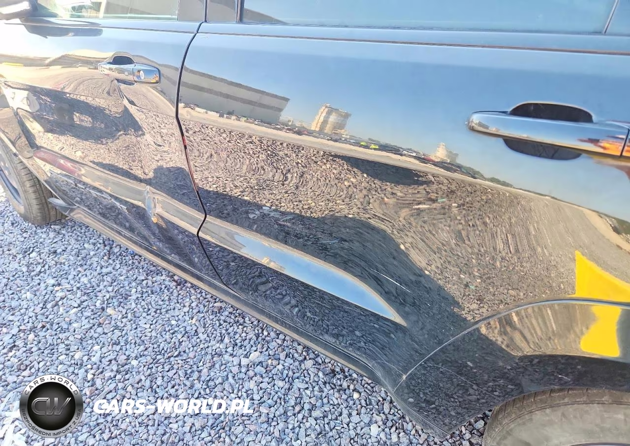 2018 Jeep Grand Cherokee Overland VIN:1C4RJFCG3JC157604 - 10