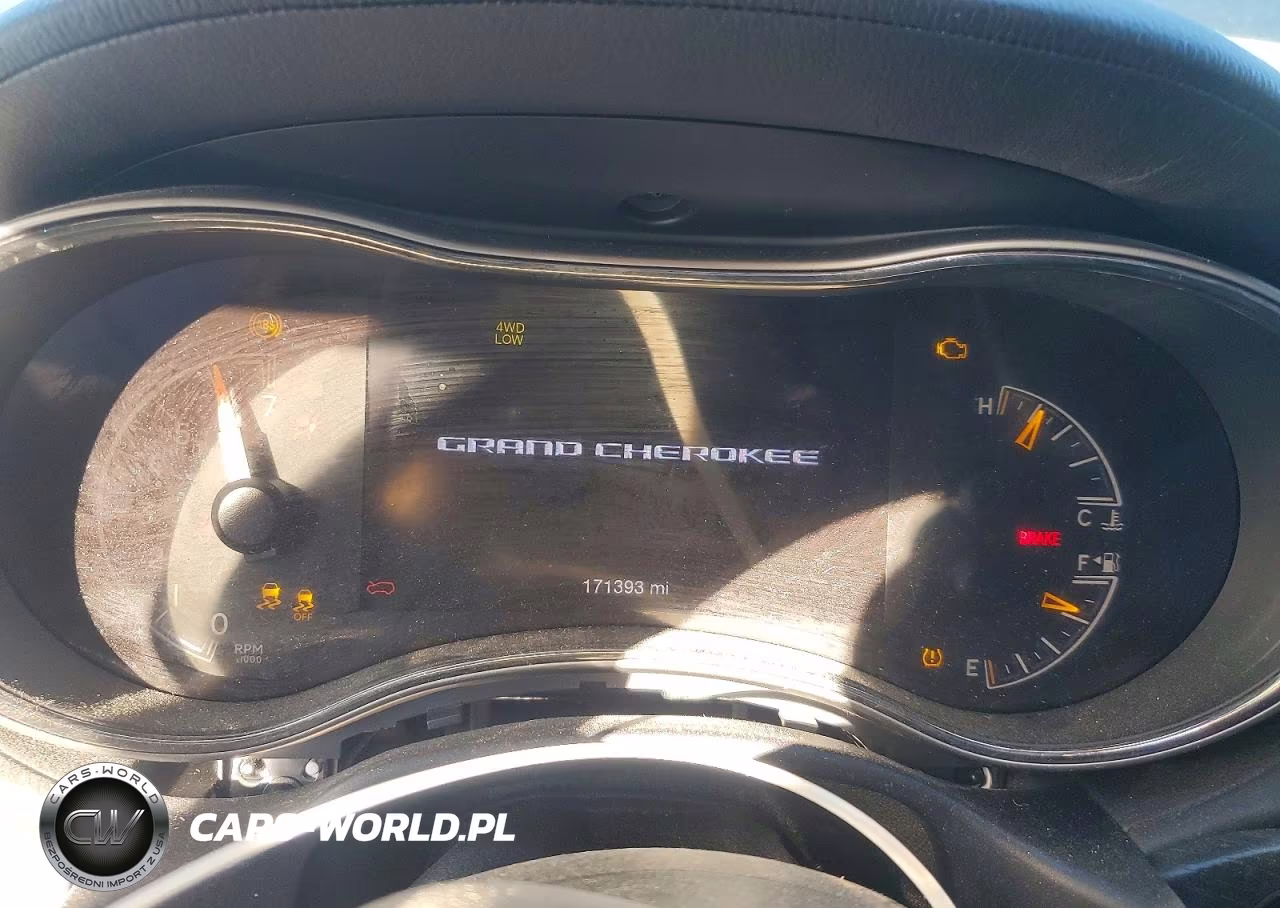 2018 Jeep Grand Cherokee Overland VIN:1C4RJFCG3JC157604 - 9