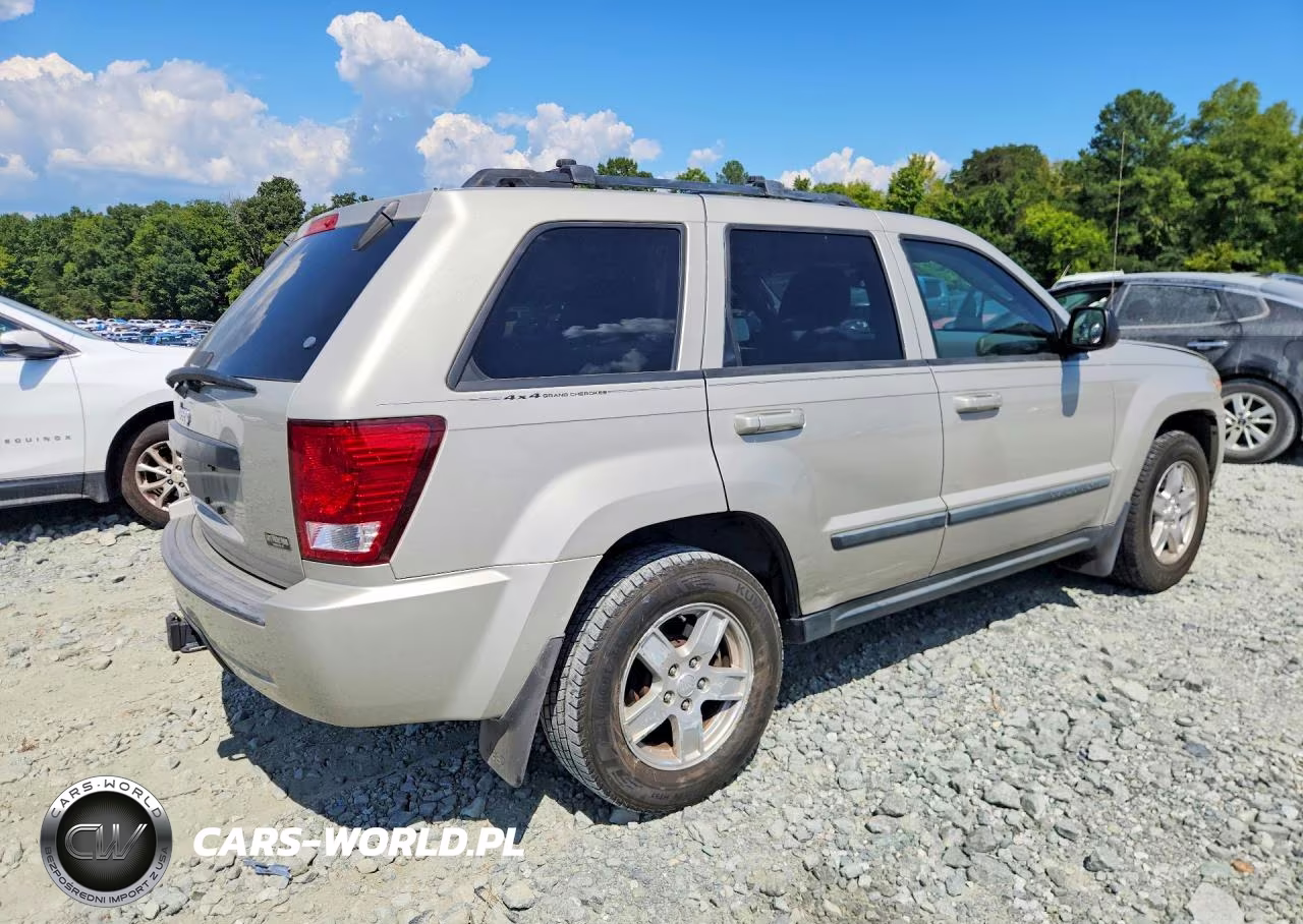 2007 Jeep Grand Cherokee Laredo VIN:1J8GR48K57C681078 - 3