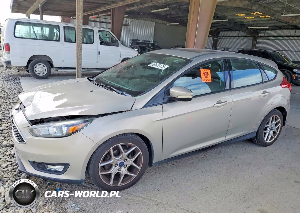 2015 Ford Focus Se VIN:1FADP3K25FL318657 - 1