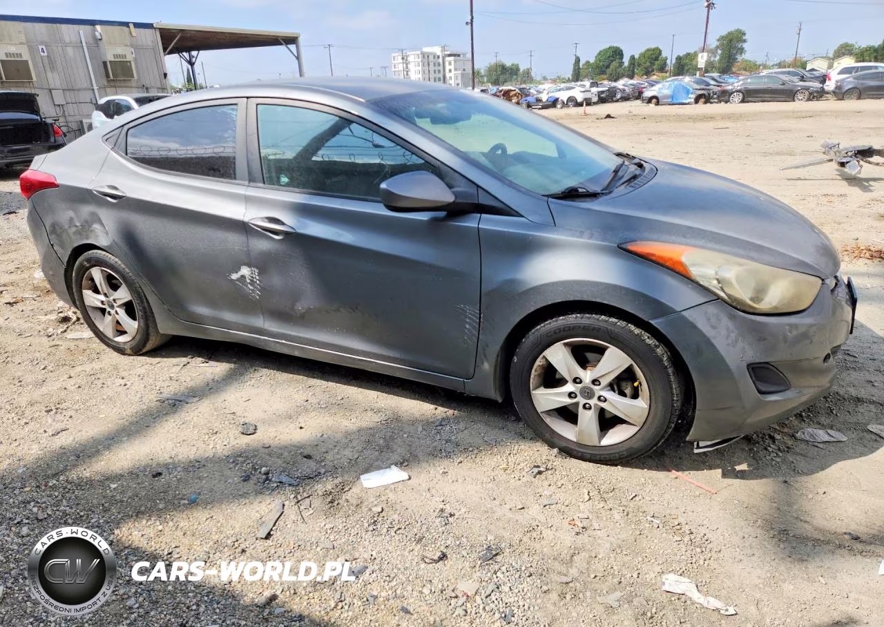 2013 Hyundai Elantra Gls VIN:5NPDH4AE2DH364117 - 4