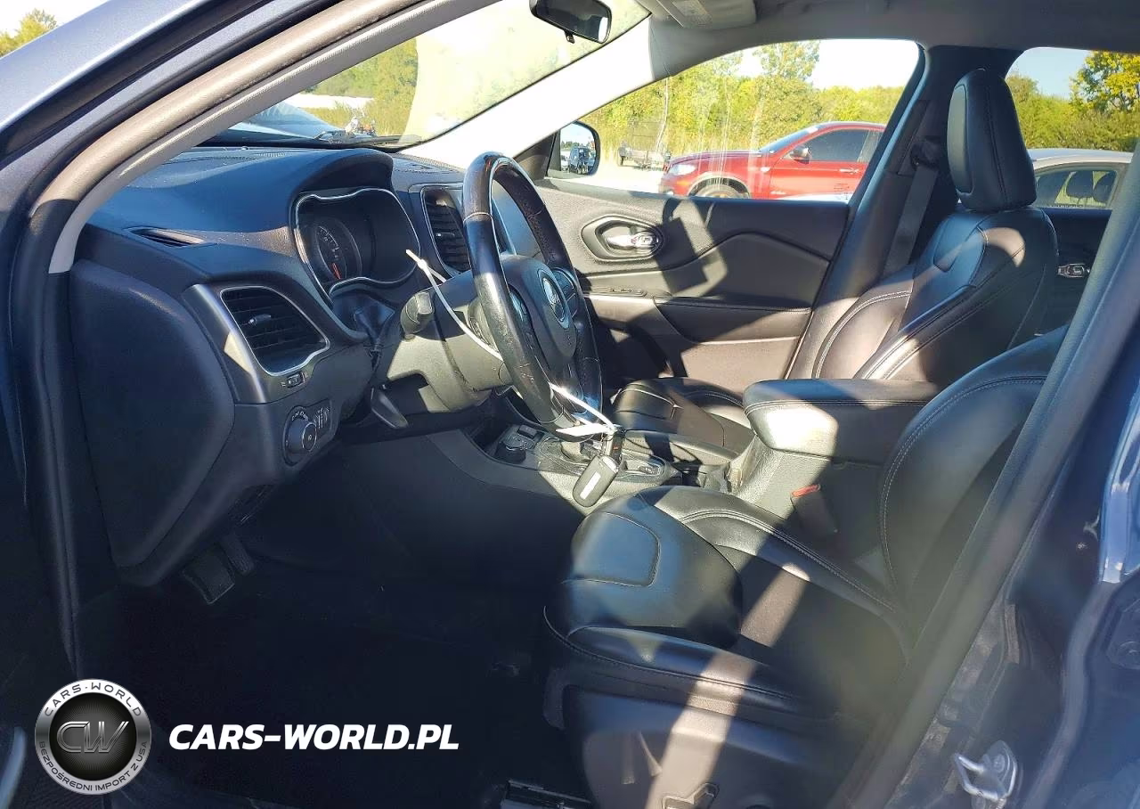 2020 Jeep Cherokee Latitude Plus VIN:1C4PJMLB6LD569349 - 7