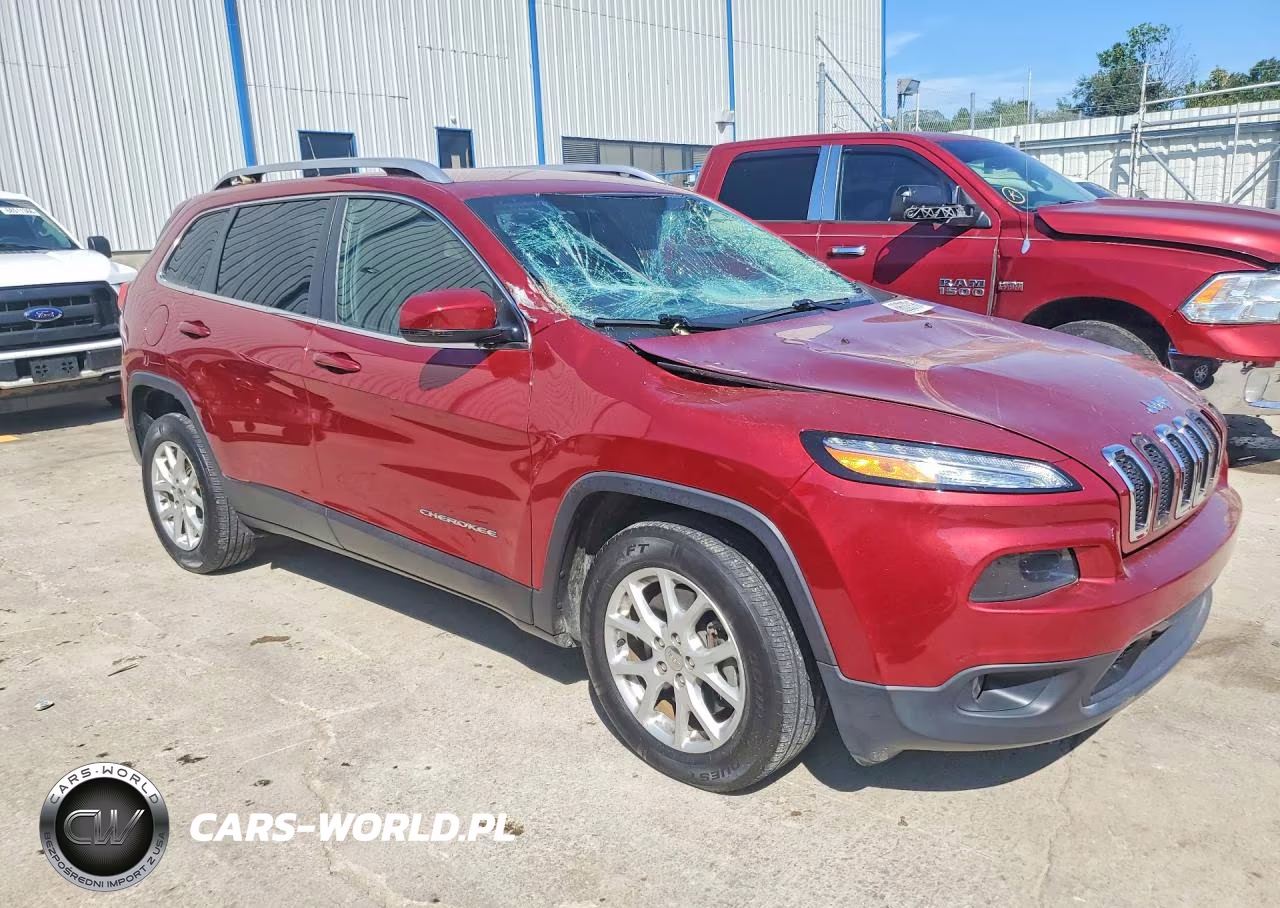 2017 Jeep Cherokee Latitude VIN:1C4PJLCS1HW574013 - 4
